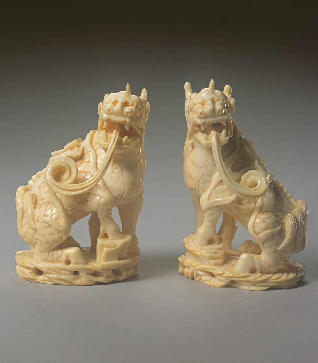 Oyma Qilin Çifti (ayrıca bkz. 272190) by Ming Dynasty Chinese School