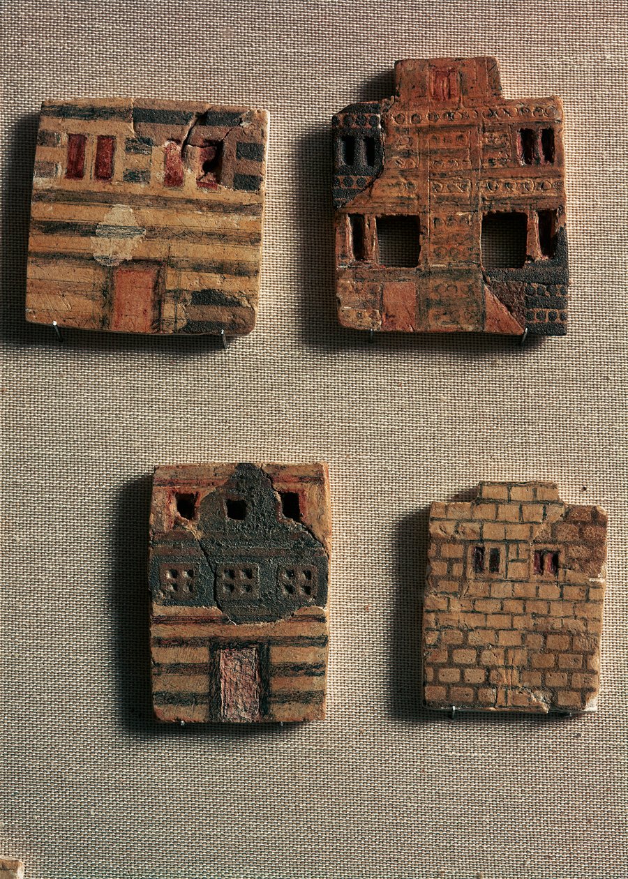 Minos sanatı: Minos evlerini temsil eden küçük seramik karolar. 1700-1600 M.Ö. Kandiye, Girit Arkeoloji Müzesi - Minos sanatı: Minos evlerini tasvir eden küçük seramik karolar. 1700-1600 M.Ö. Arkeoloji müzesi, Kandiye, Girit, Yunanistan by Minoan