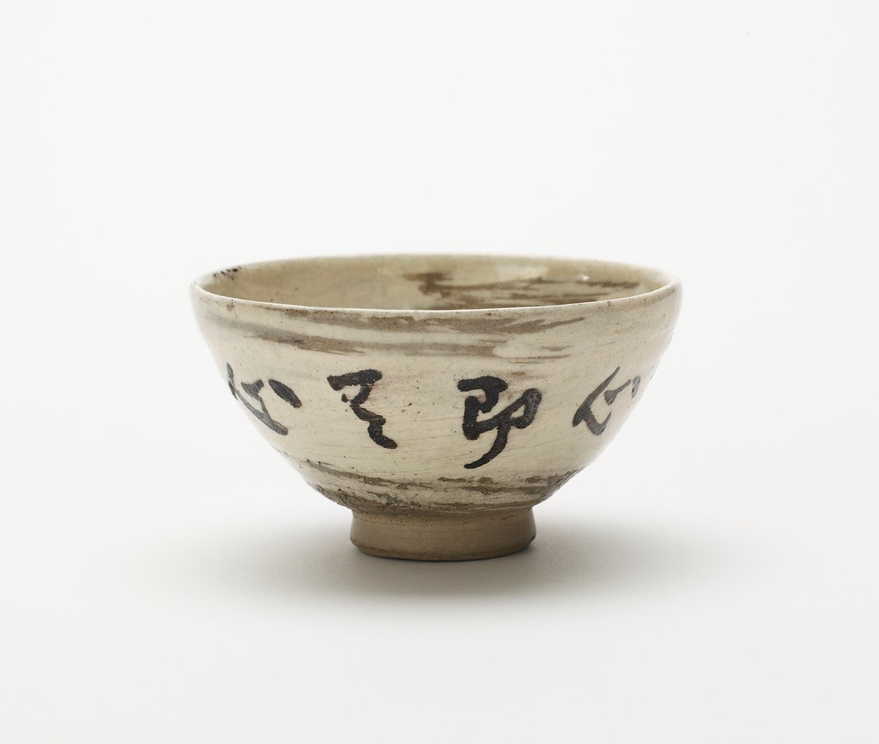 Altı sake veya sencha fincanından biri, Edo, Musashi, Japonya, Meiji dönemi, 19. yüzyıl sonu (kahverengi kil) by Miura Ken