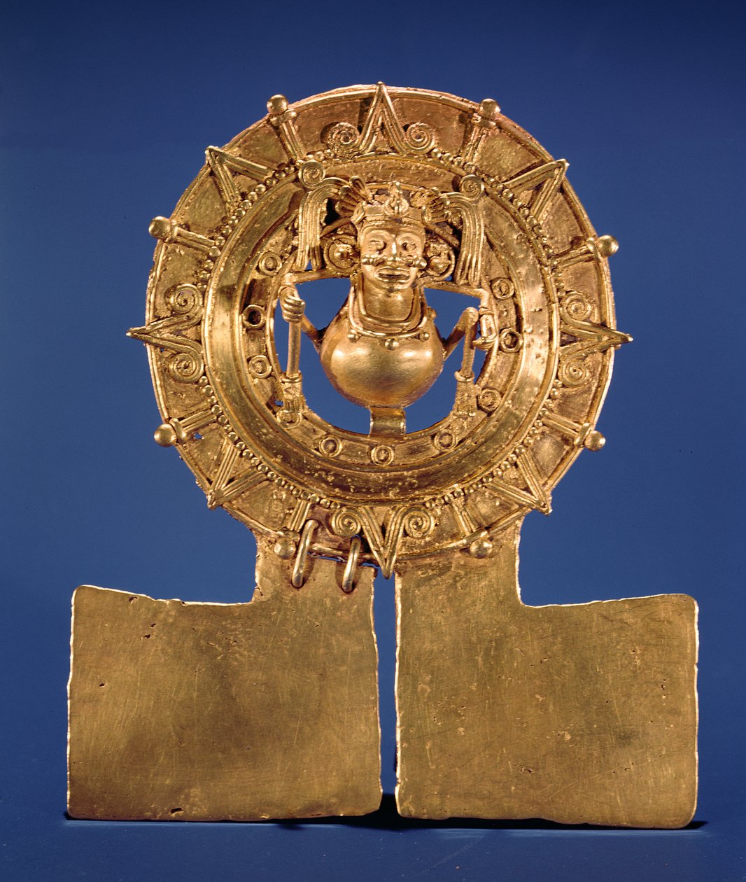 Bir güneş diskini temsil eden kolye, Zaachila, Oaxaca (altın) by Mixtec