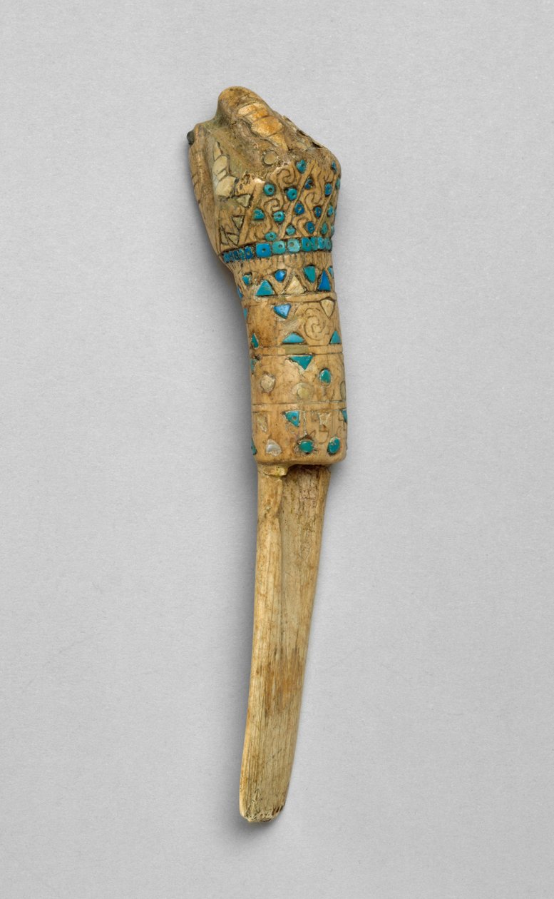 Sıkılı Yumruklu Ritüel Spatula, 01-700 (kemik, turkuaz, kabuk ve taş) by Moche