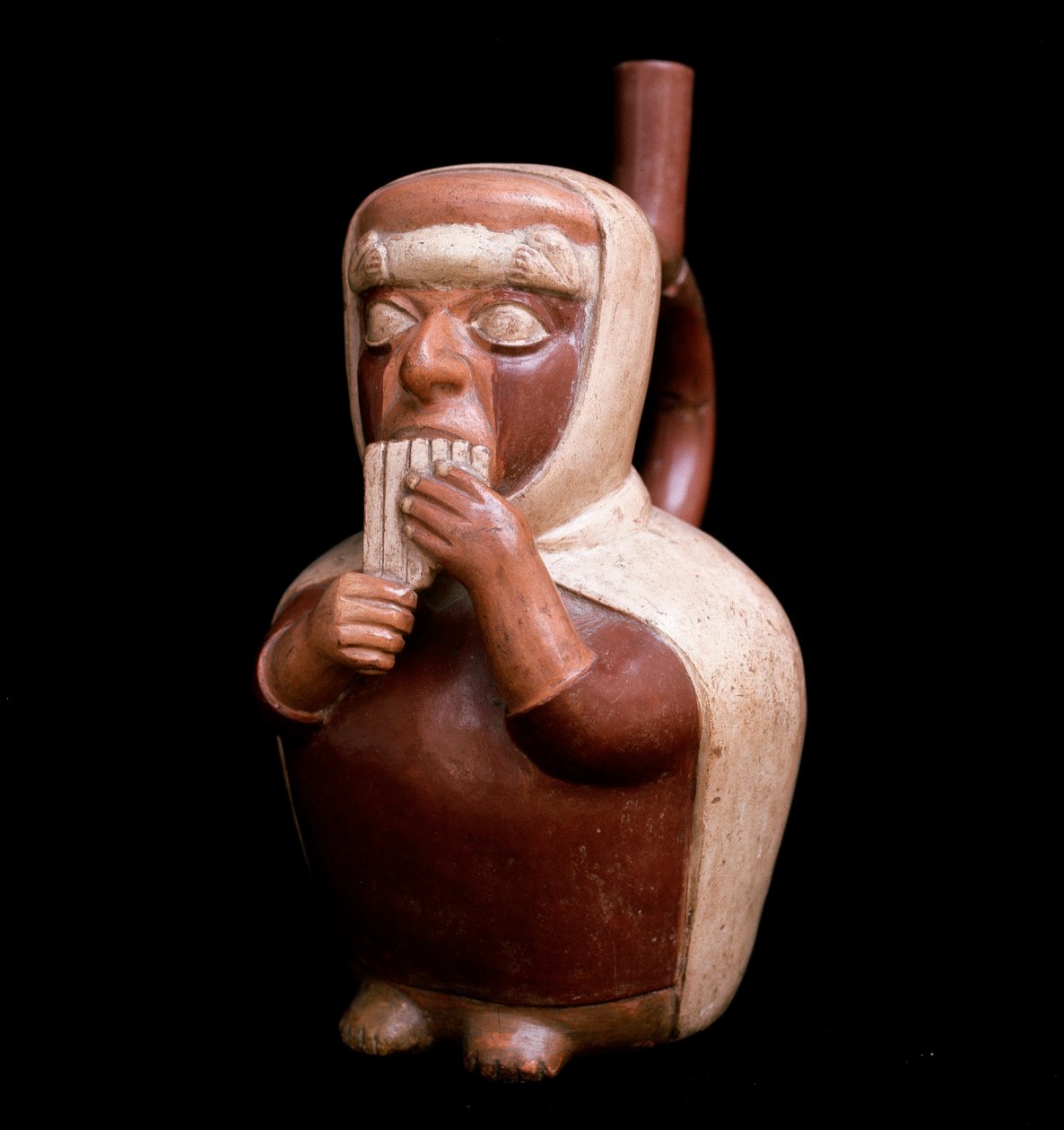 Kolomb öncesi sanat, Mochic uygarlığı (çirkin): Antara oynayan bir karakteri temsil eden antropomorfik vazo, And Dağları