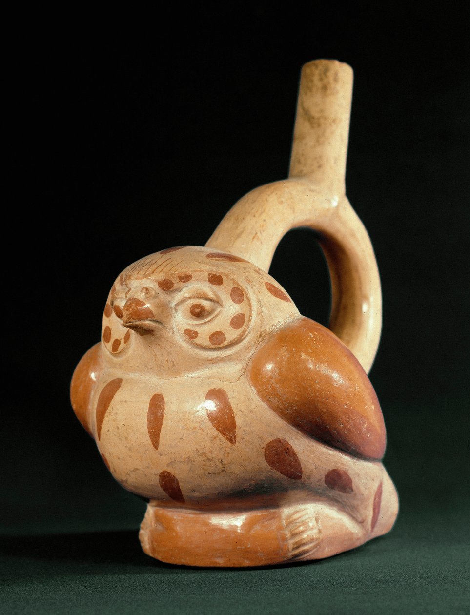 Kolomb öncesi sanat, Mochica kültürü (Çirkin): baykuş şeklinde pişmiş toprak vazo. 100 BC-800 AD. Lima, Ulusal Antropoloji ve Arkeoloji Müzesi, Peru by Moche Moche