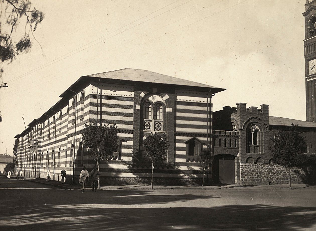 Faşist çağda “İmparatorluk İnşa Etmek”: Istituto S. Giuseppe, Asmara, 09/05/1936 (s/b fotoğraf) by Modestino Baldinetti