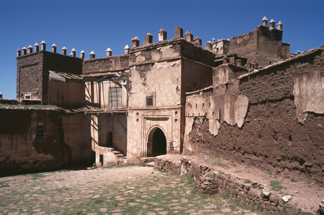 Thamiel glaoui Kasbah'ın dış görünümü by Moroccan School