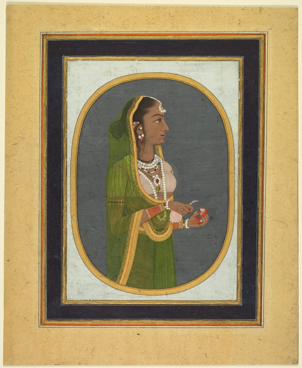 Saray hanımı şarap döküyor, c. 1760, sınırlar c. 1830