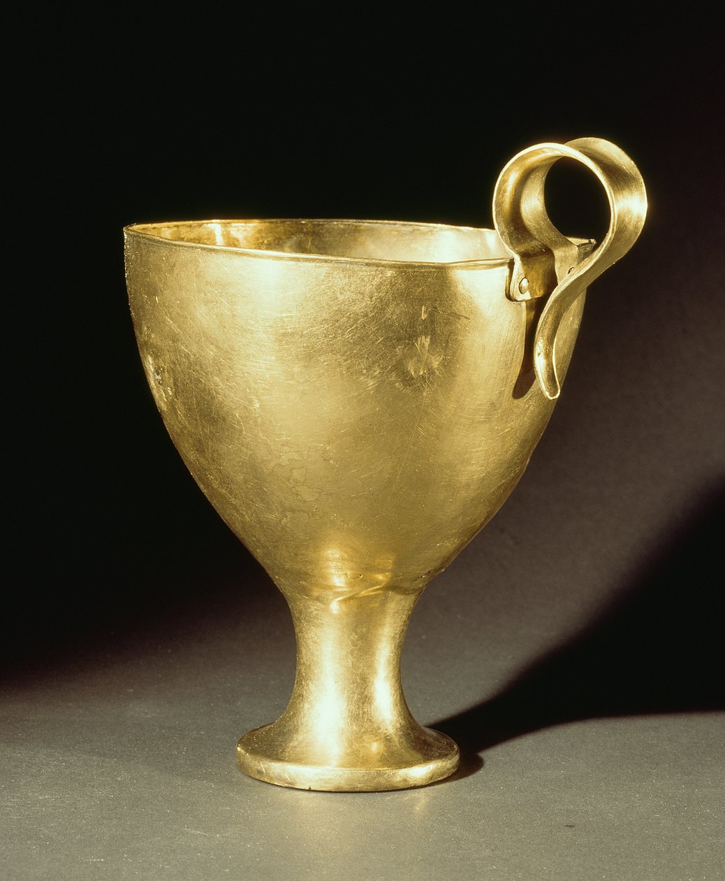 Kupa Kupa Kupa IV, Mycenae, MÖ 16. yüzyıl (altın) by Mycenaean