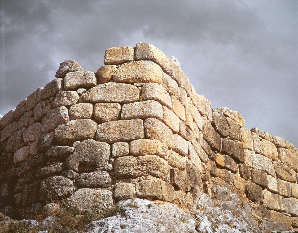 Bir taş duvar fotoğrafının detayı by Mycenaean