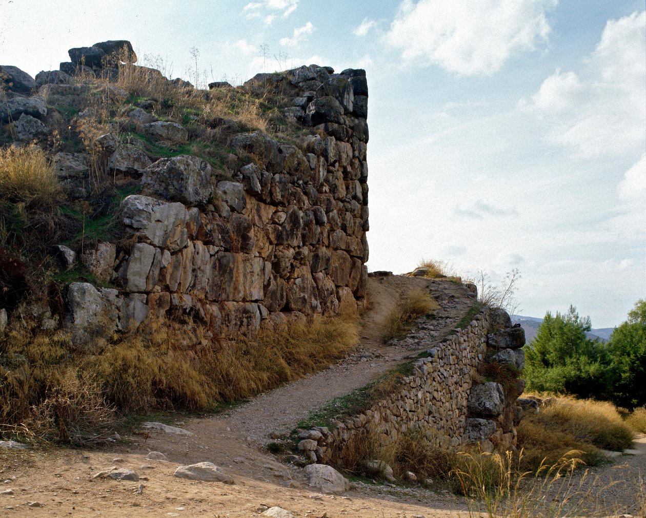 Miken sanatı: Miken kalesine erişim, Tiryns Şehir, MÖ 1200 civarında. Yunanistan by Mycenaean