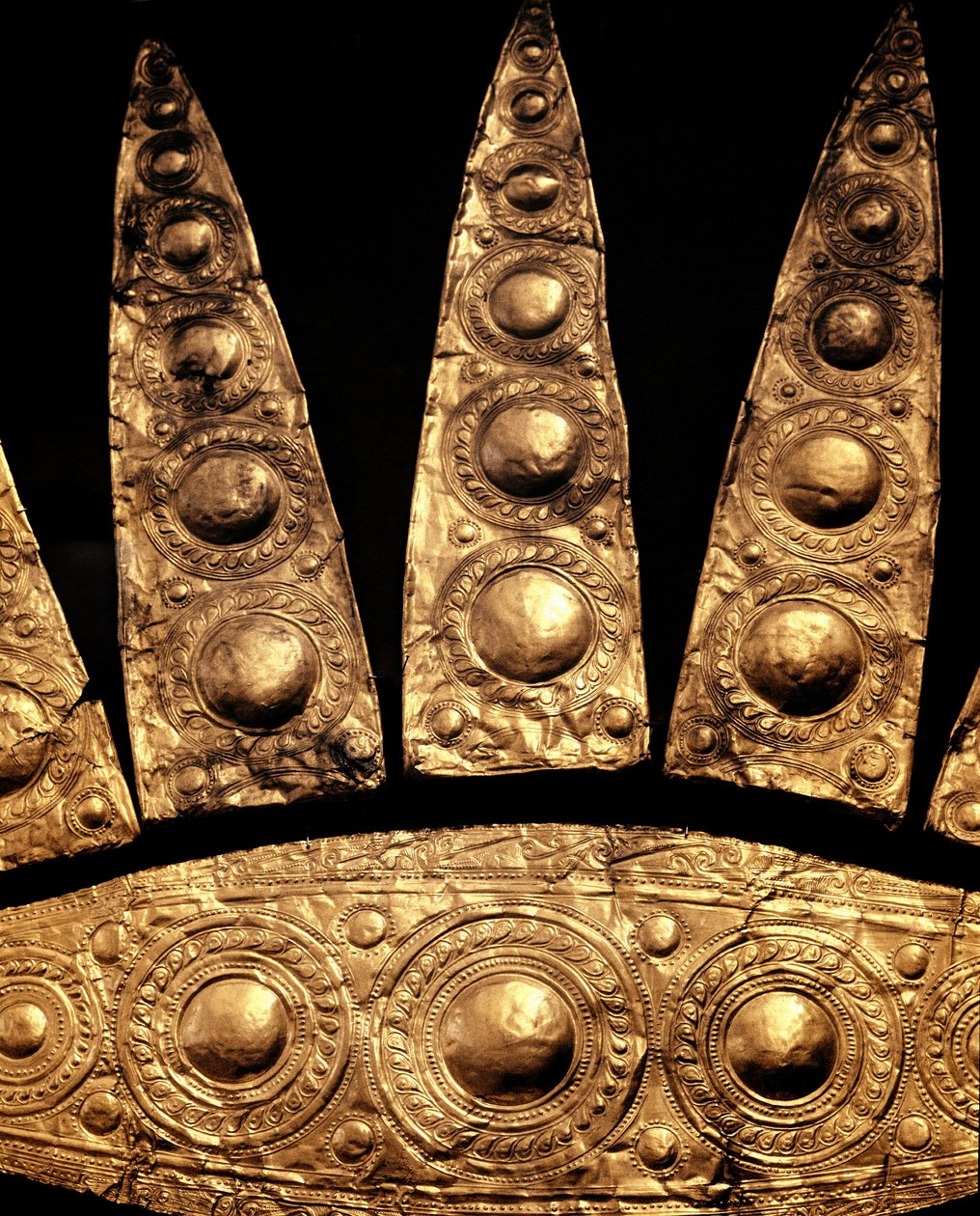 Miken sanatı: Mycenae III mezarından bir altın mezar diademi detayı. 16. yüzyıl M.Ö. karartmak 14 cm Atina, Ulusal Arkeoloji Müzesi by Mycenaean