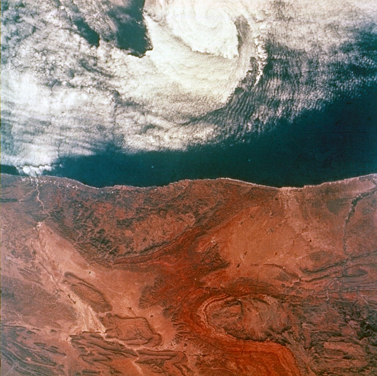 Uzaydan Dünya - İkizler 5, 1965