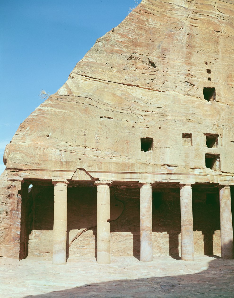 Bir yan sütunlu görünümü by Nabatean
