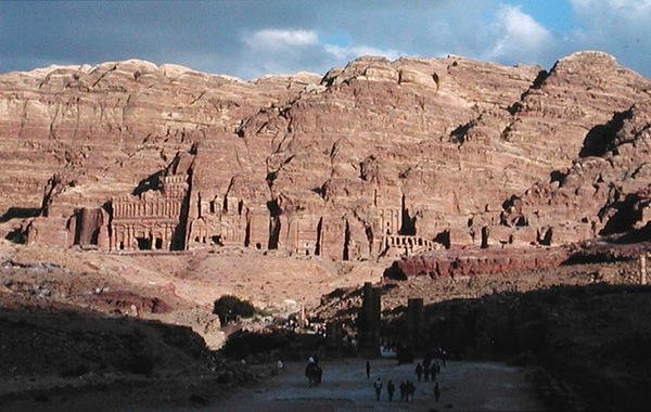 Oyulmuş cephelerin görünümü by Nabatean