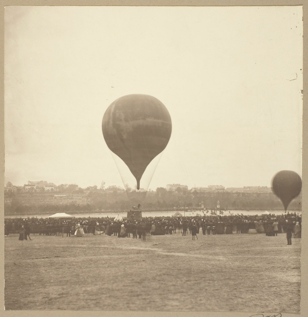 Dev, Champ de Mars by Nadar