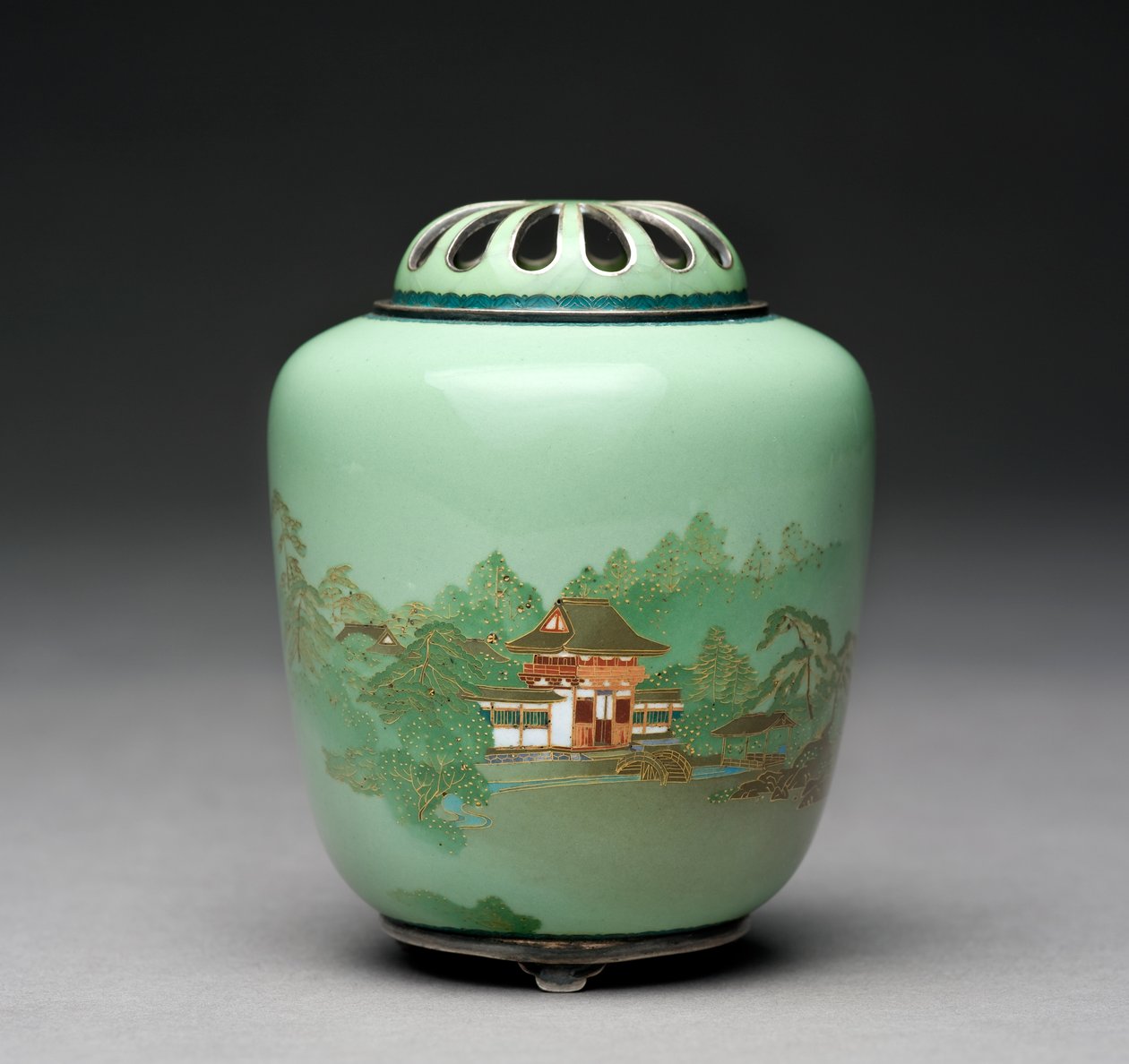 ಮರಗಳ ನಡುವೆ ಪ್ರವೇಶ ದ್ವಾರವನ್ನು ಹೊಂದಿರುವ ಕೊರೊ, c.1905 (ಕ್ಲೋಯ್ಸನ್ ಎನಾಮೆಲ್) ಟರ್ಕ್ by Namikawa Yasuyuki