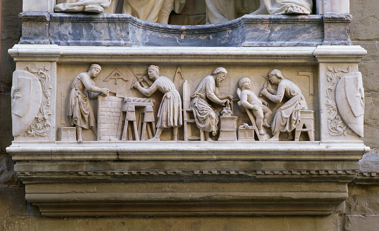 Quattro Coronati'yi (mermer) betimleyen nişin tabanından, çalışan sanatçıları ve zanaatkarları betimleyen kabartma by Nanni di Banco