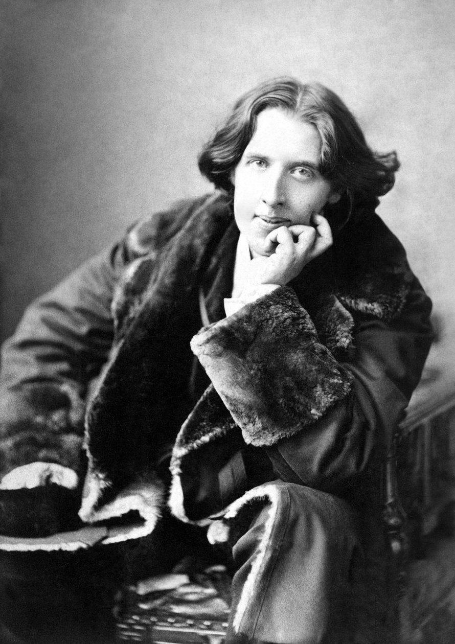 Oscar Wilde en sevdiği paltoyla, 1882 by Napoleon Sarony