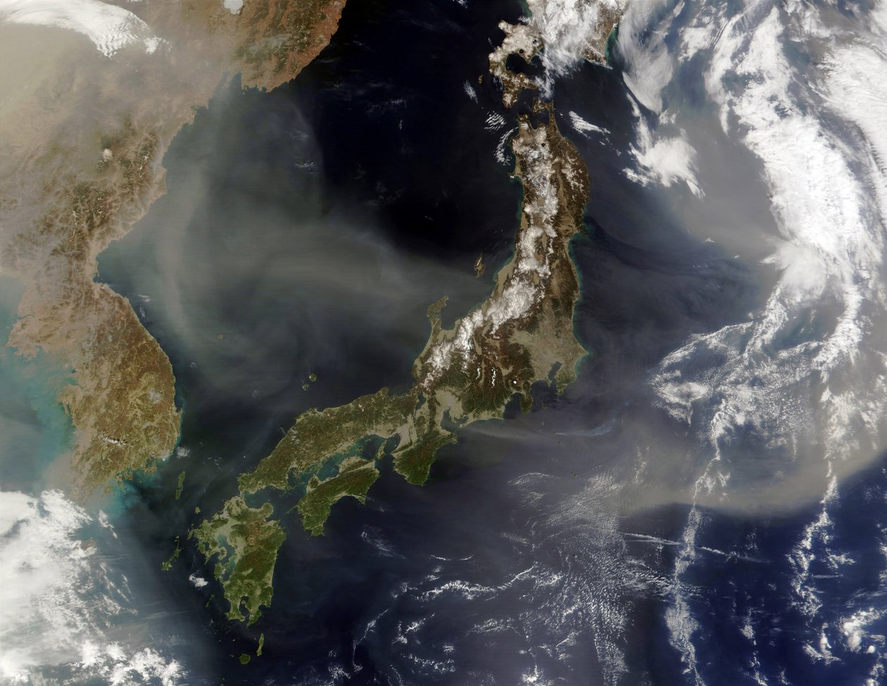 Karla kaplı dağları olan Japonya