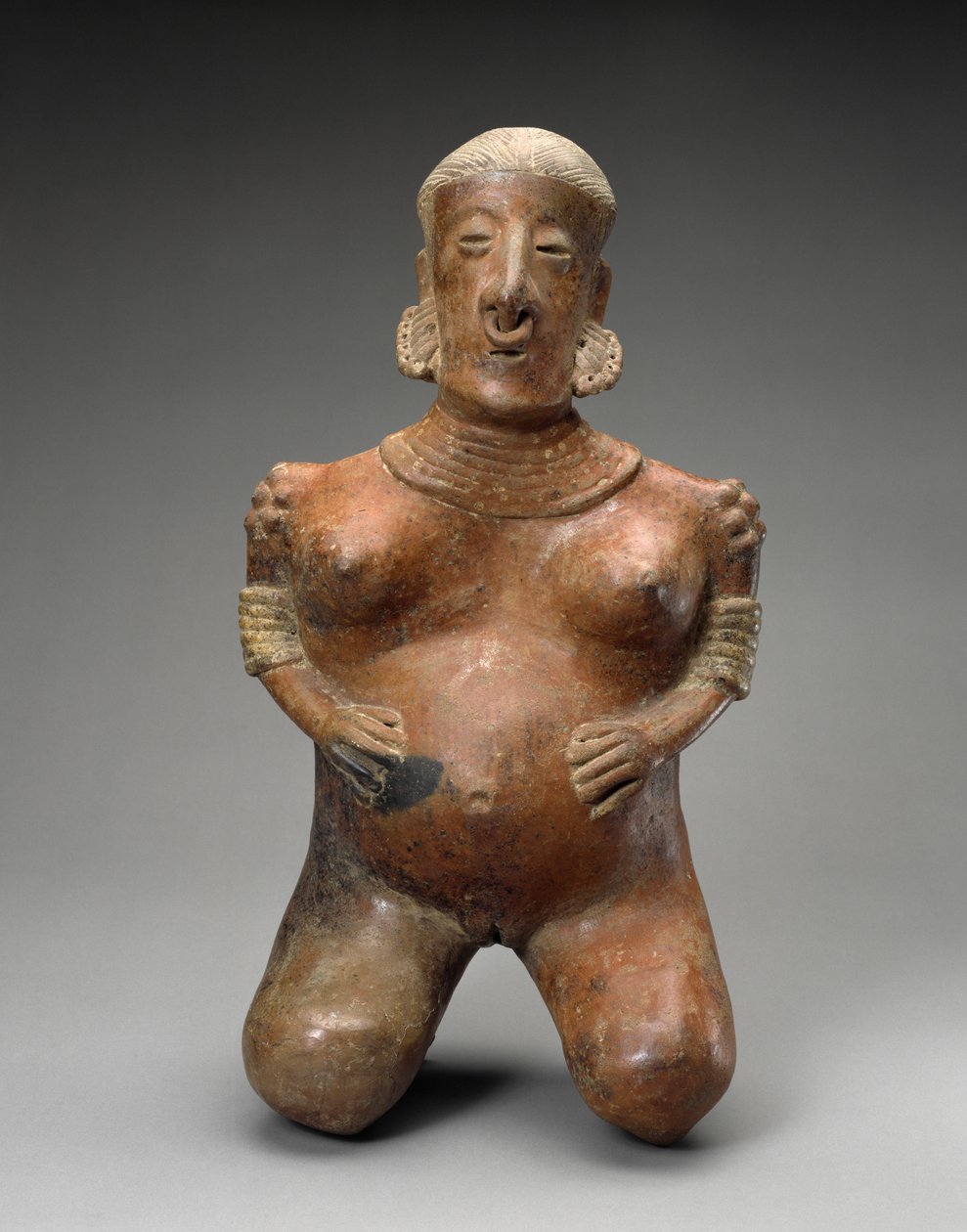 Diz çökmüş hamile kadın, MÖ 300-MS 300 (astarlı toprak kap) by Nayarit Nayarit
