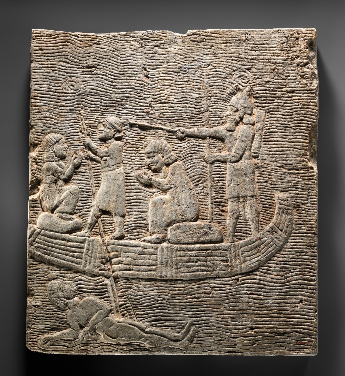 Rölyef: Tutsakları su boyunca yönlendiren Asurlu asker, MÖ 668-627 dolayları (alçıtaşı kaymaktaşı) by Neo Assyrian