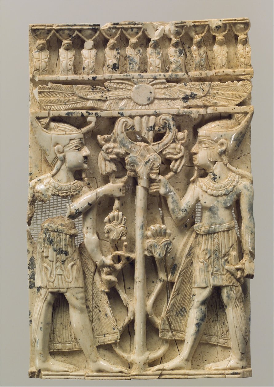 Bir volüt ağacını çevreleyen iki Mısırlı figür ile yüksek kabartmaya oyulmuş mobilya levhası, MÖ 9.-8. yy (fildişi) by Neo Assyrian