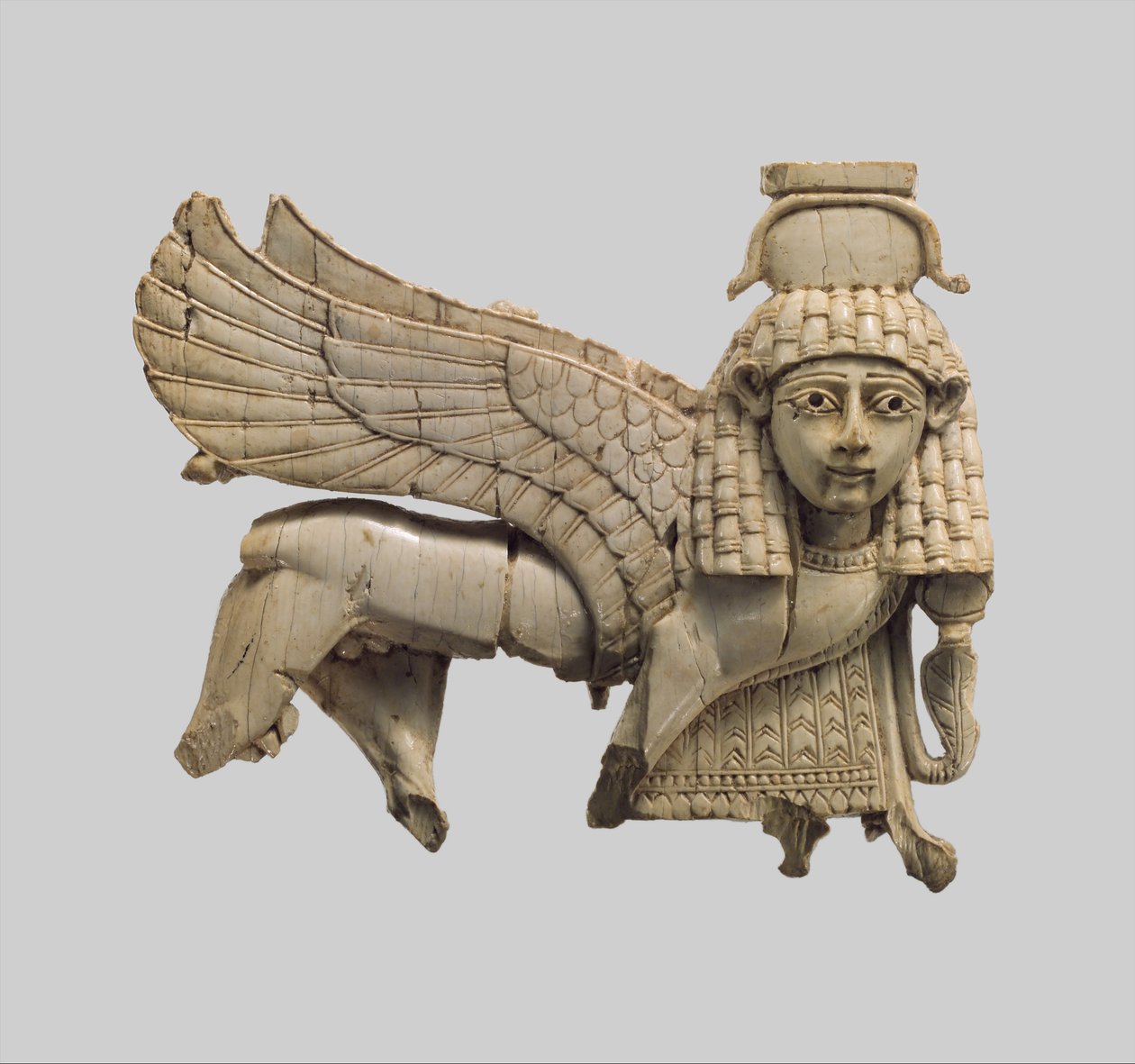 Uzun sfenksli delikli plaket, MÖ 9.-8. yy. (fildişi) by Neo Assyrian