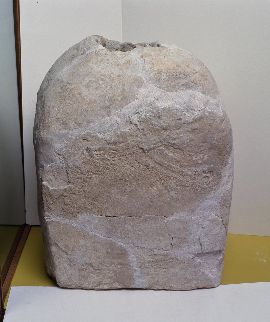 Dikdörtgen Beyaz Eşya kap, Jericho, Neolitik B, yaklaşık MÖ 1000-6000 (kil) by Neolithic