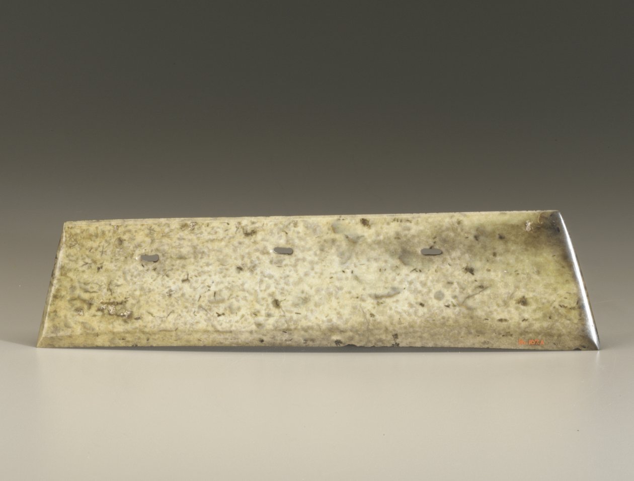 Çatallı keski (zhang), Qijia Kültürü, MÖ 2500-2000 dolayları (yeşim) by Neolithic Period Chinese School