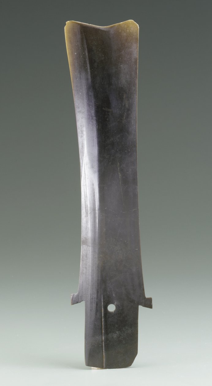Hasat bıçağı (hu), Qijia Kültürü, MÖ 2500-2000 dolayları (yeşim taşı) by Neolithic Period Chinese School