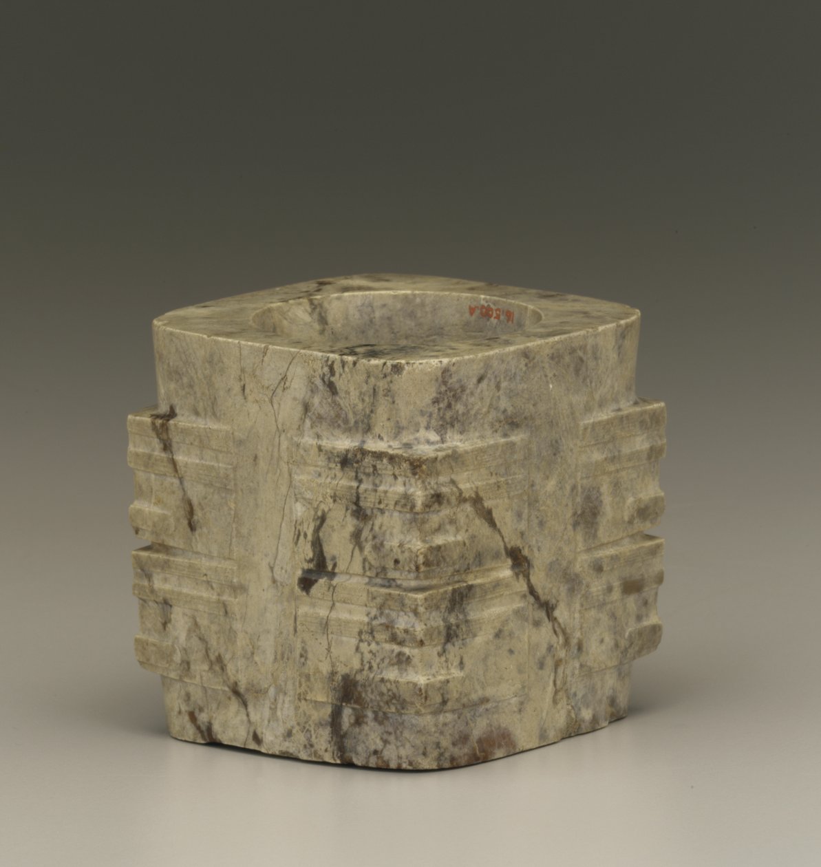 Kısa tüp (cong) Tai Gölü bölgesi, Liangzhu kültürü, MÖ 3300-2250 (yeşim taşı) by Neolithic Period Chinese School