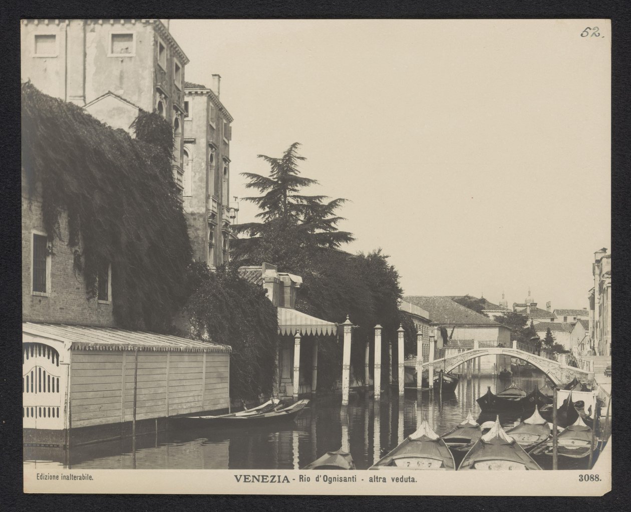 Gezicht op de Rio dei Ognissanti te Venetië Venedik - Rio d