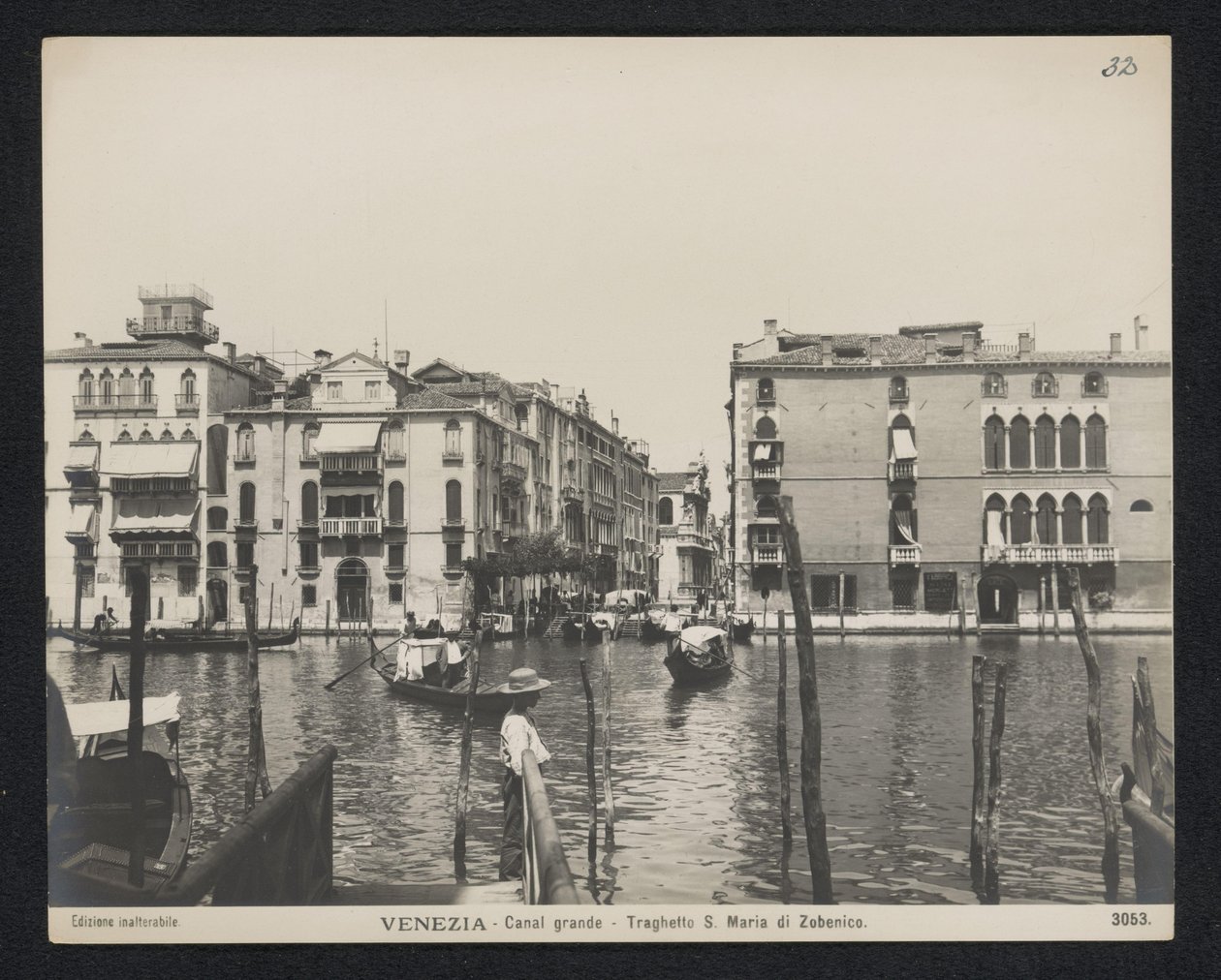 Veerboten naar de Santa Maria del Giglio te Venetië Kilisesi Venedik - Büyük Kanal - S. Maria di Zobenico feribotu (nesne üzerindeki başlık) by Neue Photographische Gesellschaft