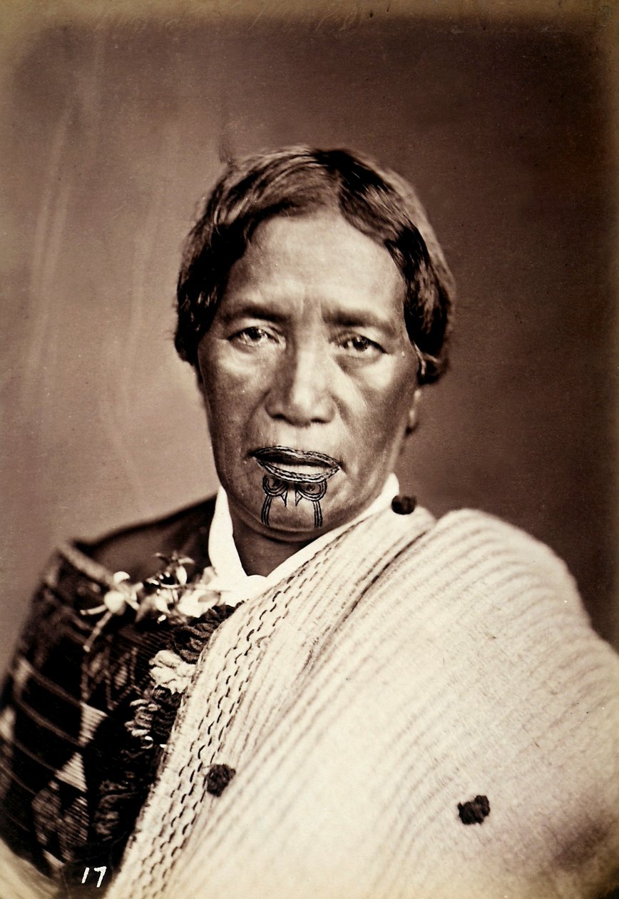 Dövmeli yüzlü bir Maori portresi, c.1886-88 by New Zealand Photographer