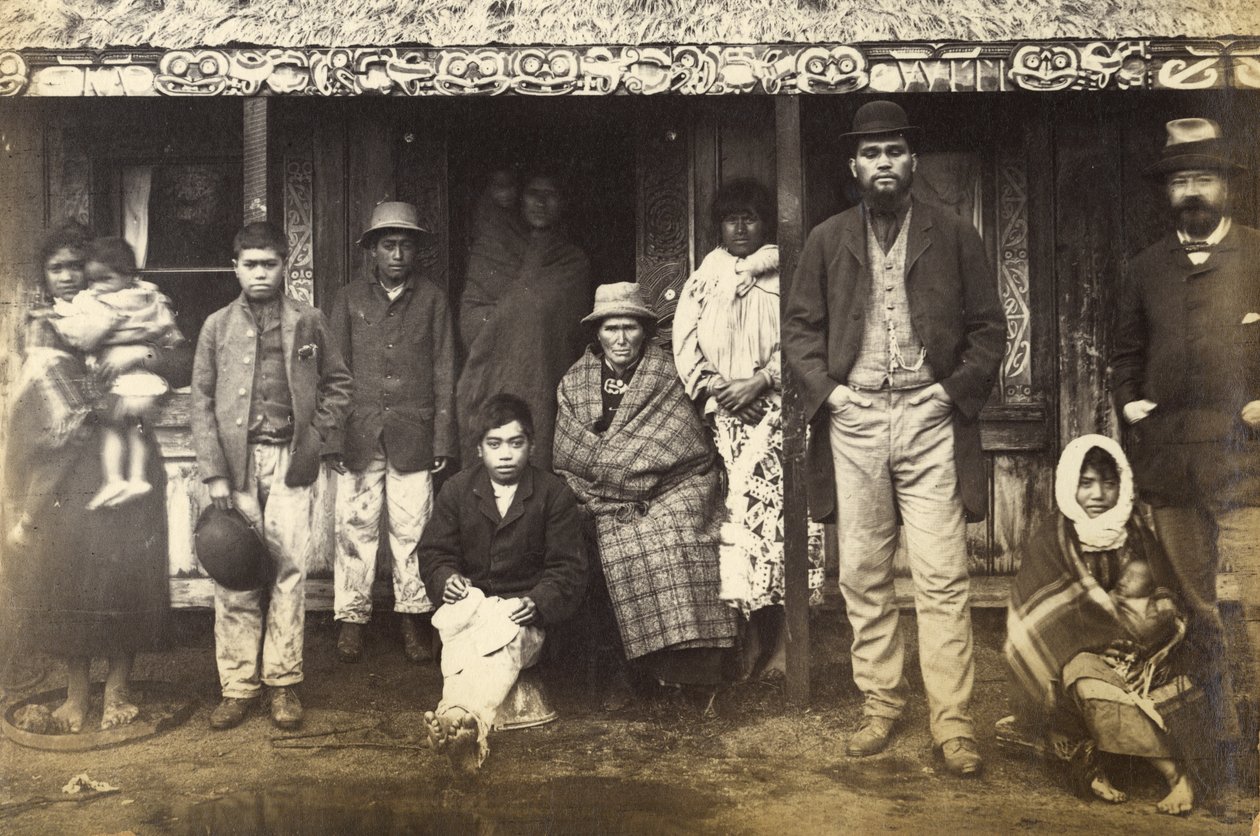 Te Wairoa ve diğerlerinden gelen mülteciler, 1886 (albüm baskısı) by New Zealander Photographer