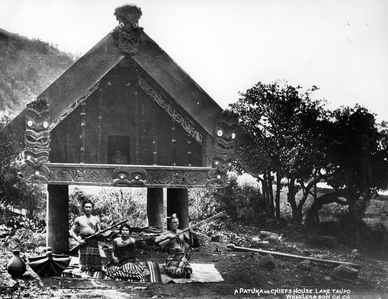 Bir Patuka veya Chiefs House, Taupo Gölü, Yeni Zelanda, c.1863-80 by New Zealander Photographer