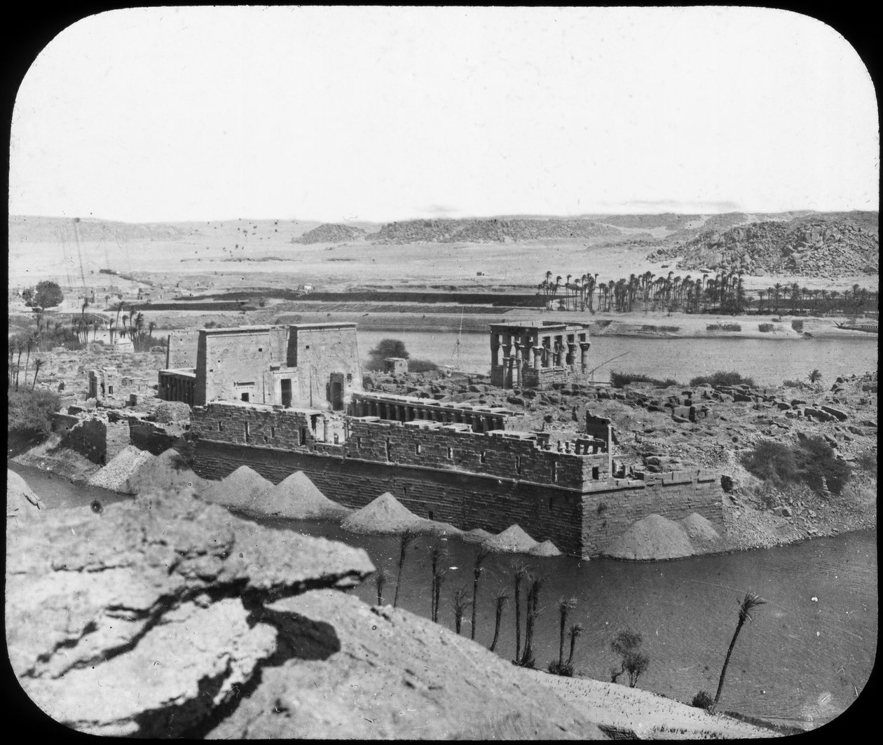 Harabelerin genel görünümü, Philae, Mısır, c1890. by Newton and Co