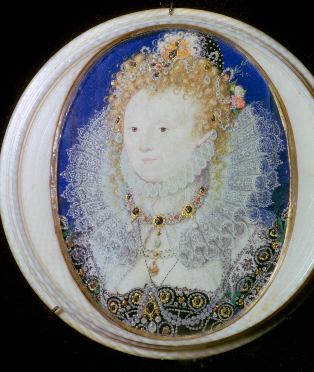 İngiltere Kraliçesi I. Elizabeth'in çağdaş minyatür portresi by Nicholas Hilliard