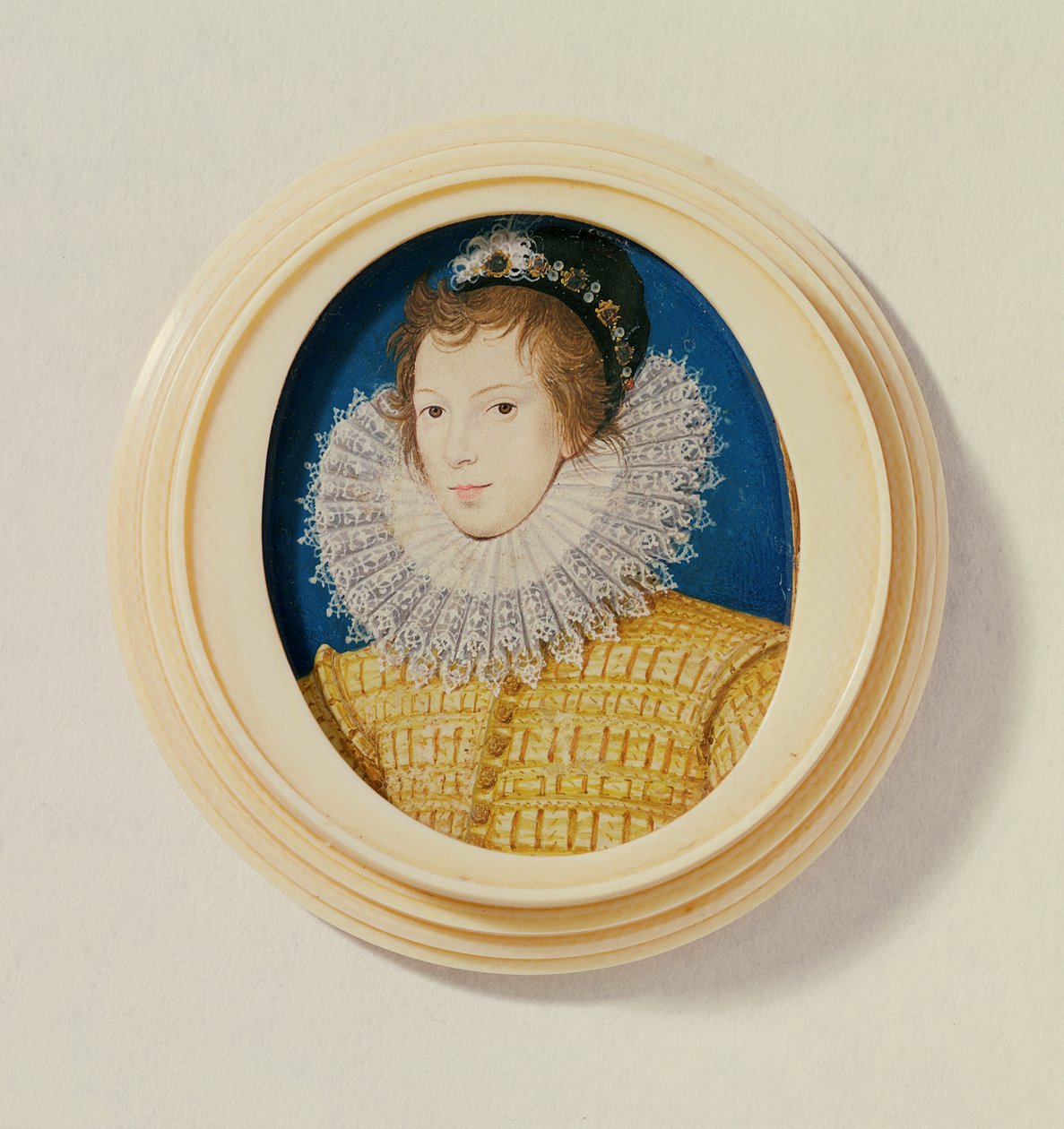 Şapkalı ve Tüylü Sarılı Genç Adam, c.1585-90 (wc üzerinde parşömen) by Nicholas Hilliard