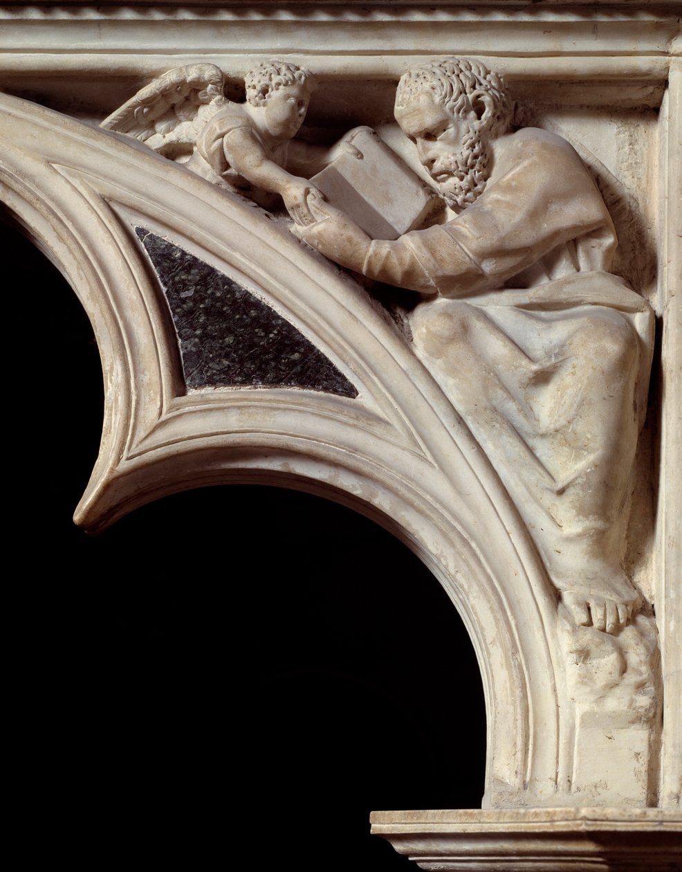 Gotik Sanat: Nicola Pisano tarafından yontulmuş mermer minber kemerlerinin “” Saint Mathieu Evangelist”” detayı by Nicola Pisano