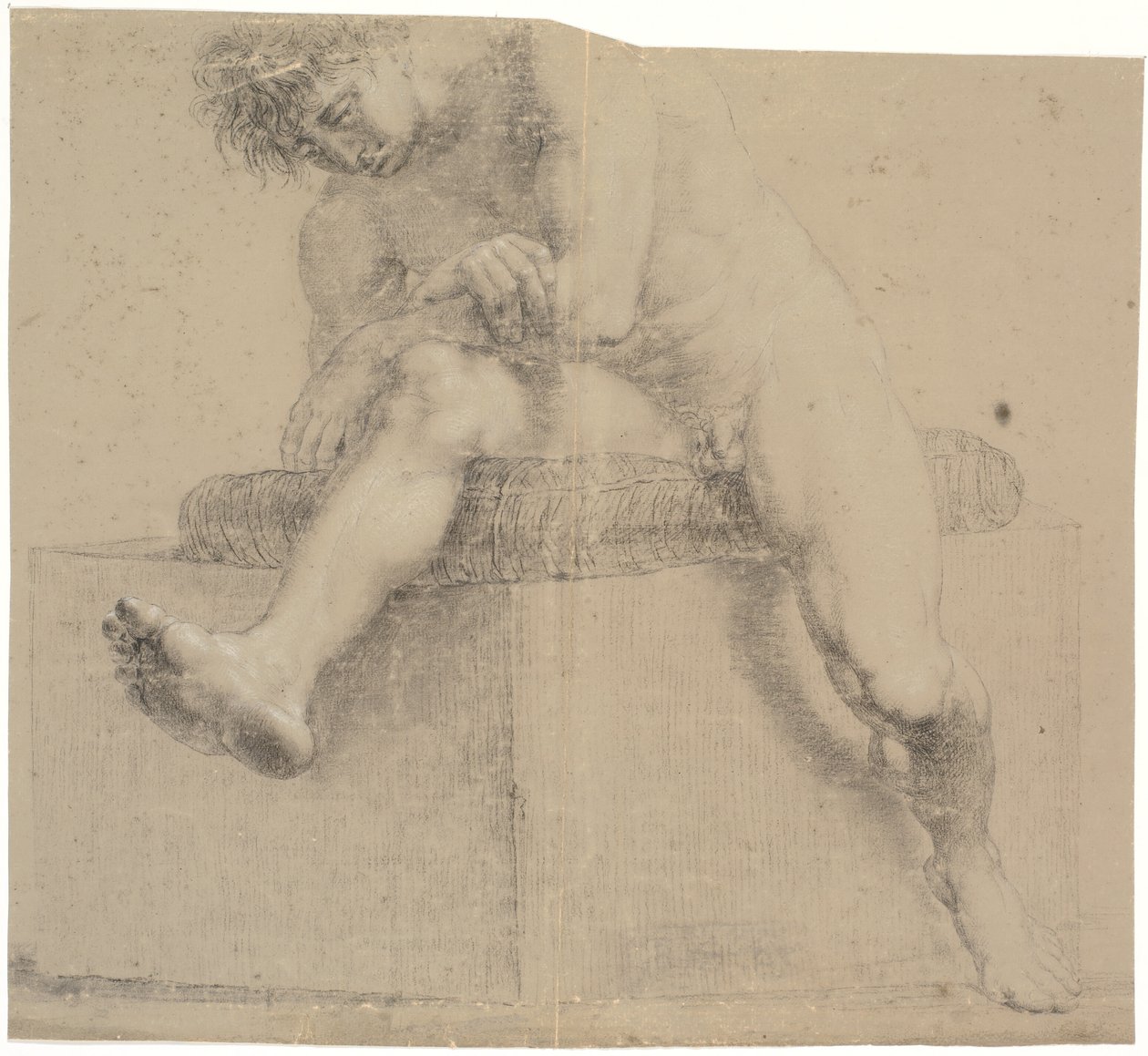 Minderli alçak baza üzerinde oturan model. Kolları kavuşturma. Sol bacak bükülmüş, sağ bacak uzatılmış by Nicolai Abildgaard