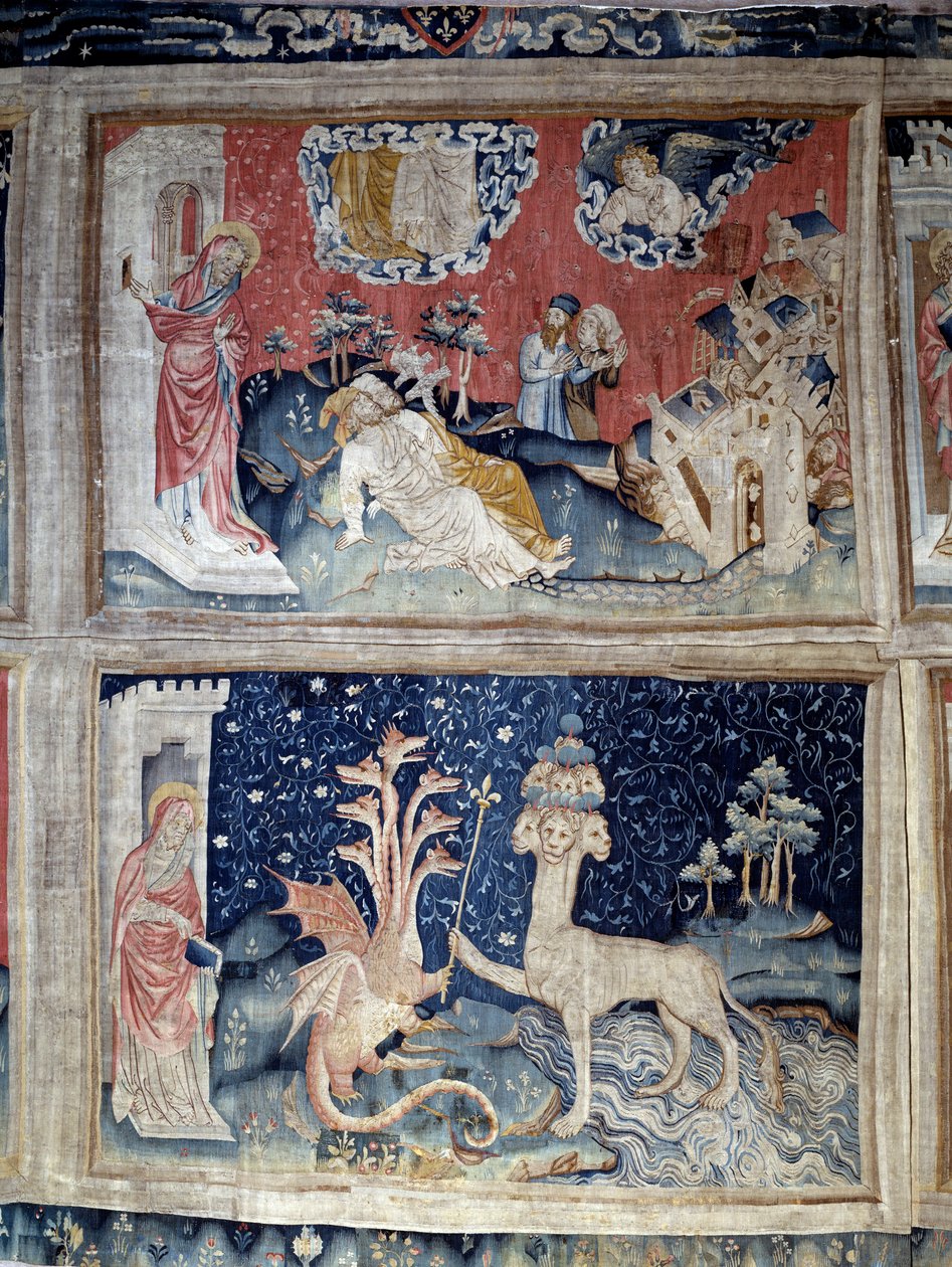 Vahiy Perdesi (1373 -1383). 31 numara yüksek: Jean, iki arkadaşın dirilişine şaşırır. N° 38 dip: ejderha, bir pantere kraliyet asasını verir (şeytanın tezahürü). Nicolas Bataille
