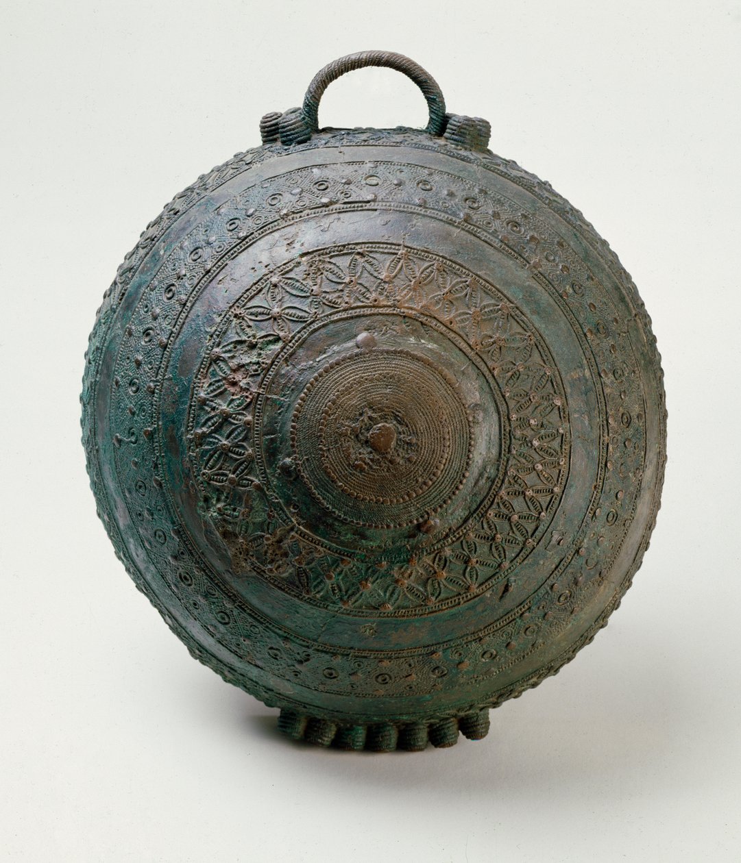 Kase, Igbo-Ukwu, 9. - 10. yüzyıl (kurşunlu bronz) (ayrıca bkz. 412905) by Nigerian