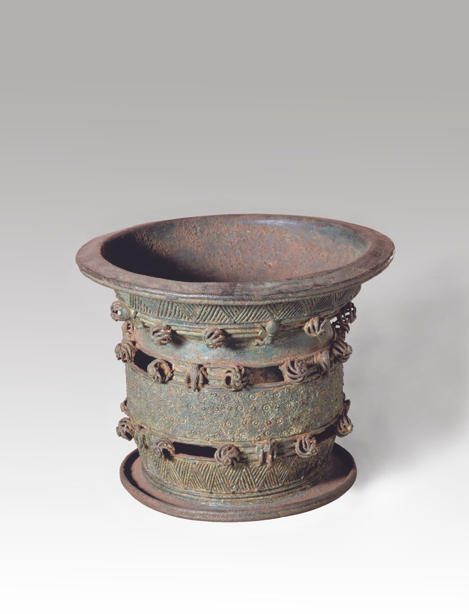 Igbo-Ukwu'dan stantta kase, 9. - 10. yüzyıl (kurşunlu bronz) by Nigerian