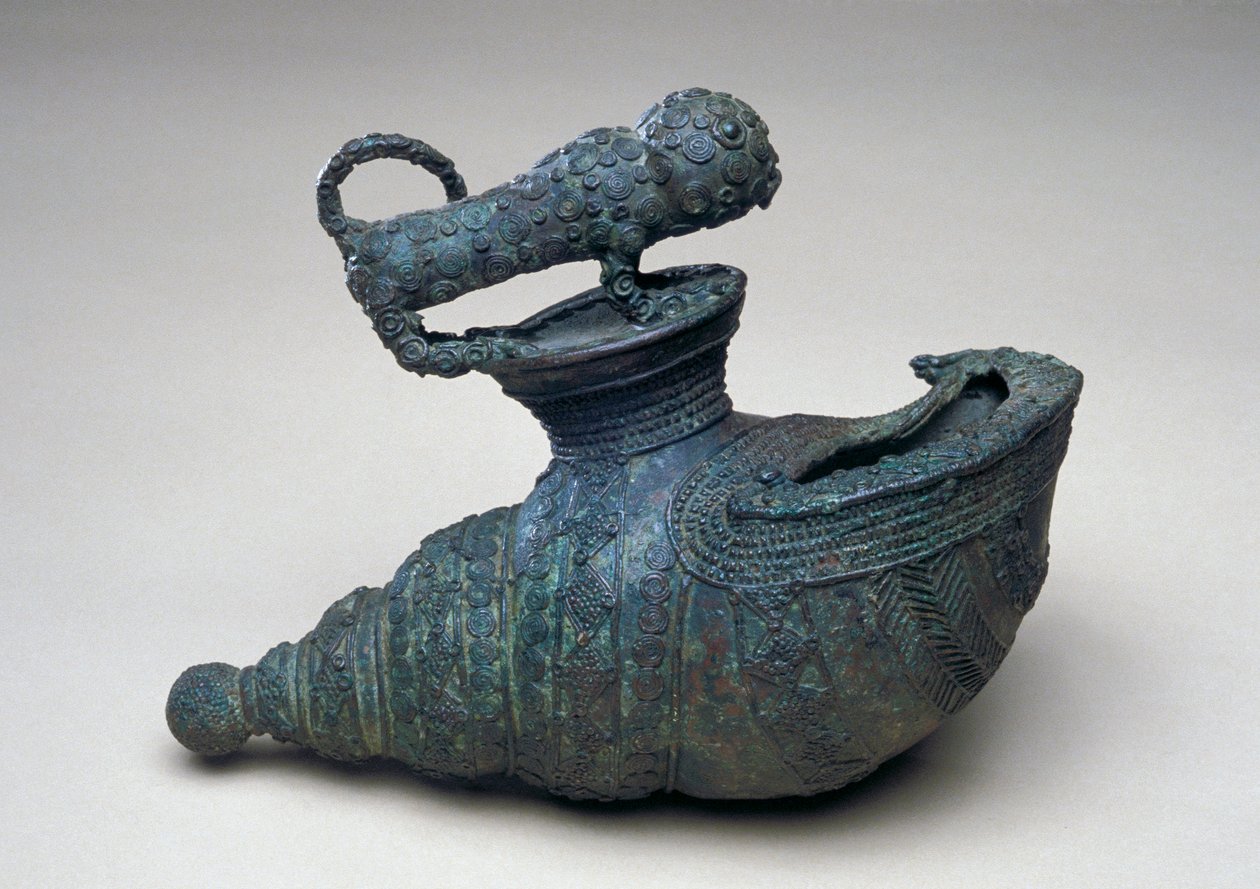 Hayvanlı deniz kabuğu kabı, Igbo-Ukwu, 9. - 10. yüzyıl (kurşunlu bronz) by Nigerian
