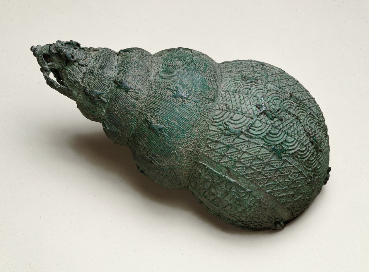 Kabuk şeklinde kap, Igbo-Ukwu, 9. - 10. yüzyıl (kurşunlu bronz) by Nigerian