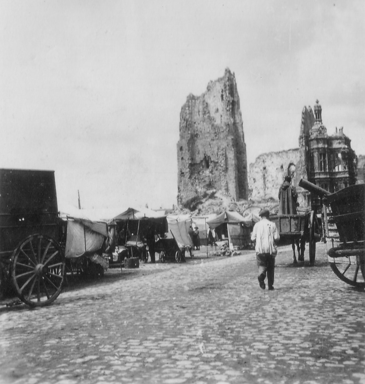 Hotel de Ville, Arras, Fransa, I. Dünya Savaşı, c1914-c1918 by Nightingale and Co