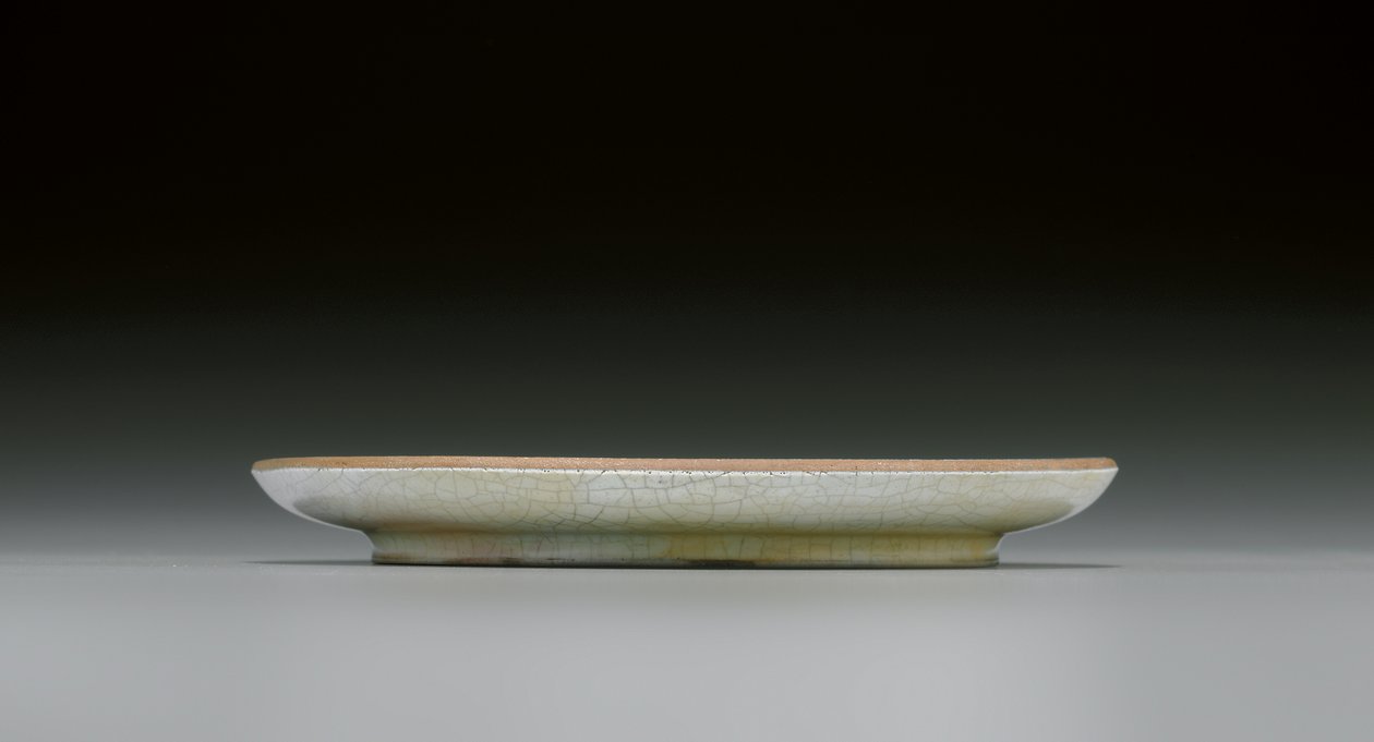 Nadir Rüyao tabağı (seramik) (ayrıca bkz. 466678 ve 466679) by Northern Song Dynasty Chinese School