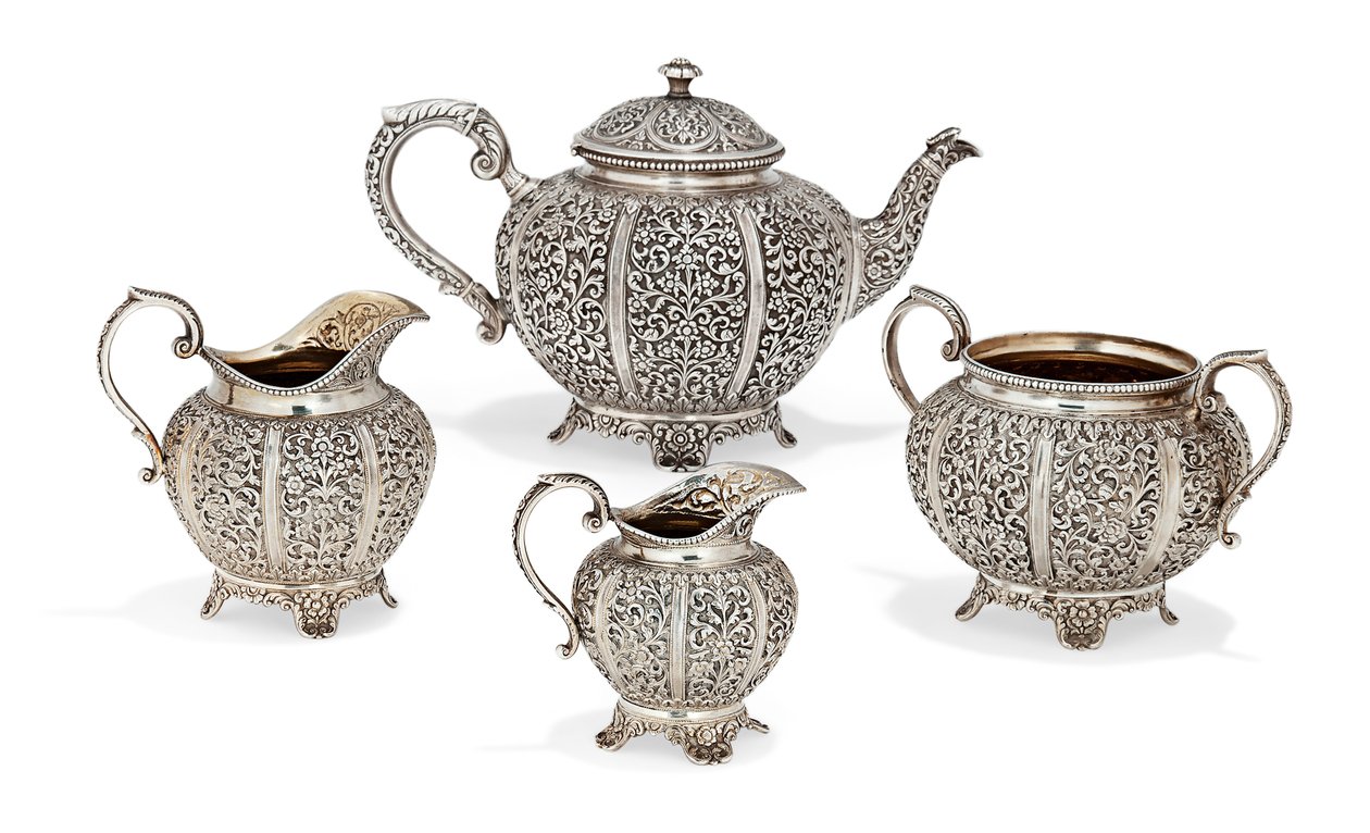 Repousse dört parçalı çay seti, 19. yüzyıl sonu (gümüş) (ayrıca bkz. 996381) by Oomersi Mawji