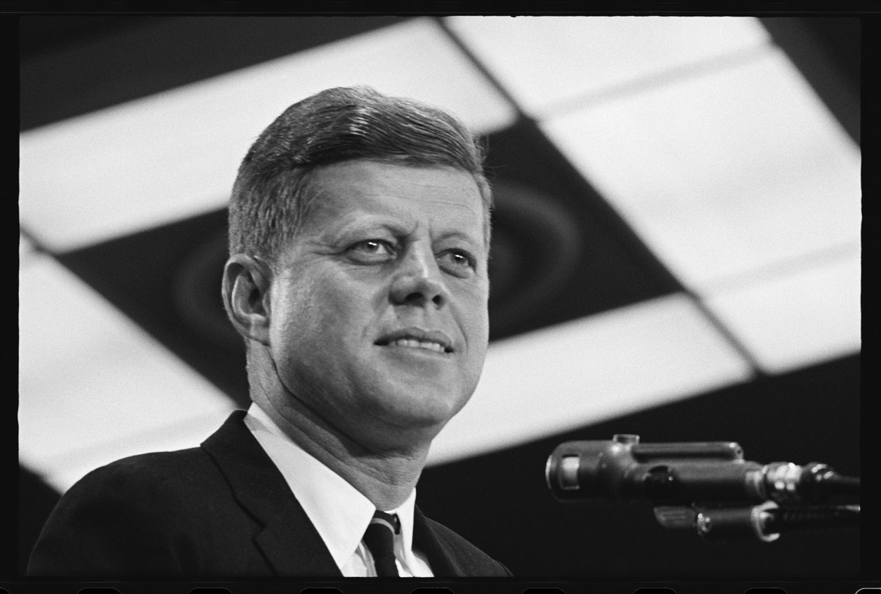 John F. Kennedy bir konuşma yapıyor by Orlando Suero