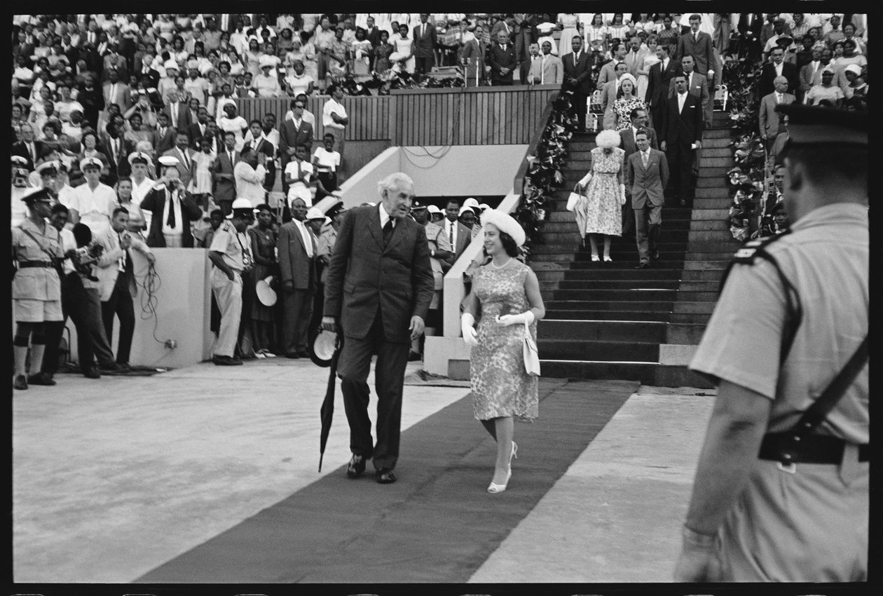 Prenses Margaret ve Başbakan Bustamante, 1962 Jamaika bağımsızlığını kutluyor (s/b fotoğraf) by Orlando Suero